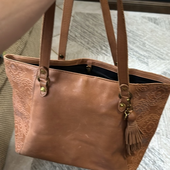 Beautiful leather embossed shoulder tote. NWOT - Picture 6 of 6